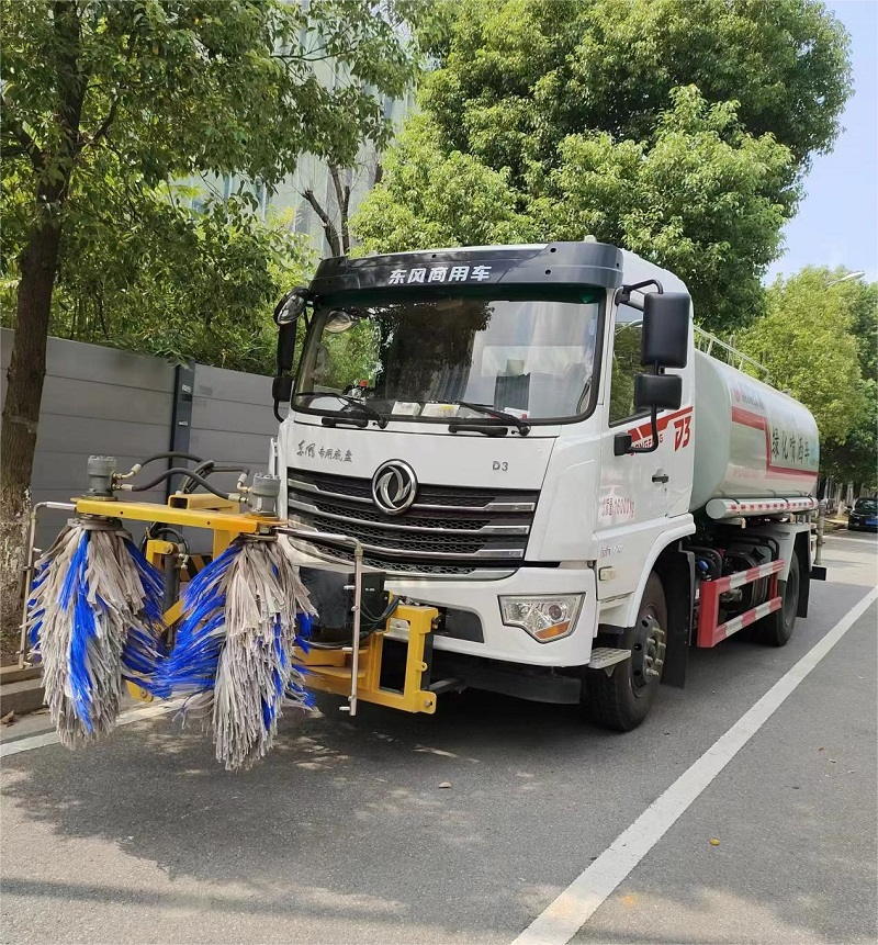 護(hù)欄清洗車(chē)