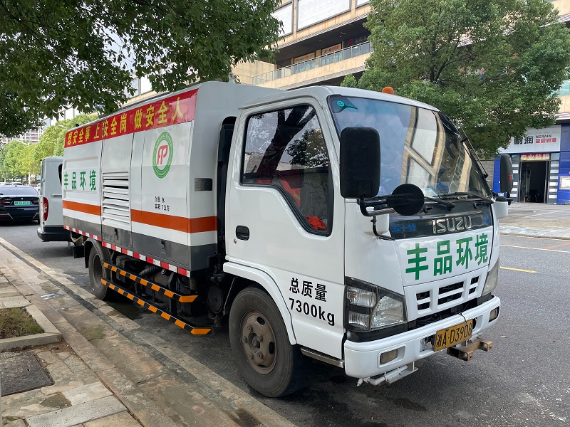 護(hù)欄清洗車(chē)