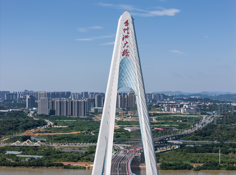 香爐洲大橋路段護欄清洗-長沙市望城區(qū)主次干道環(huán)衛(wèi)清掃保潔第六輪社會化承包項目標(biāo)段十三（交通護欄）