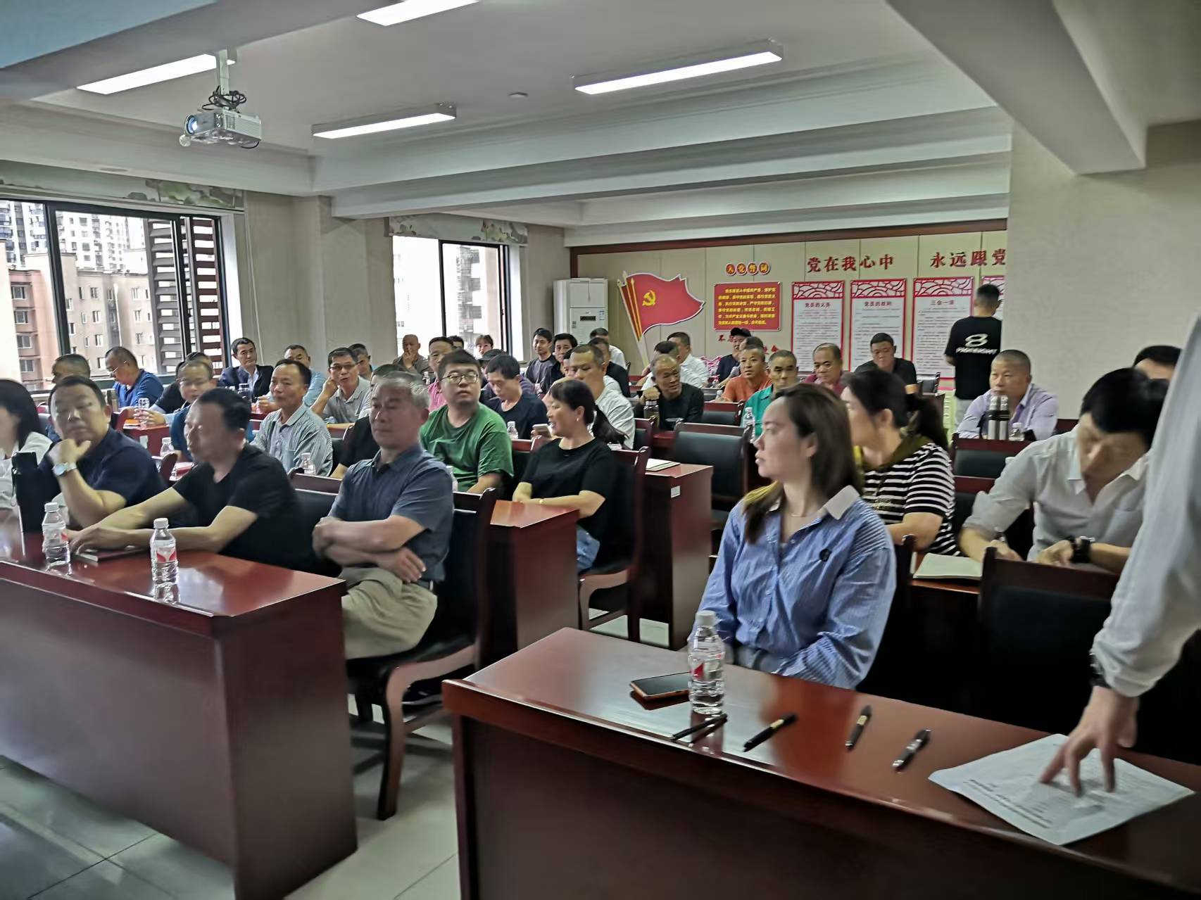 觀眾全景.jpg 觀眾全景.jpg